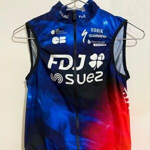 Women's 2025 FDJ Suez Team Cycling Wind Vest - Blue and Red